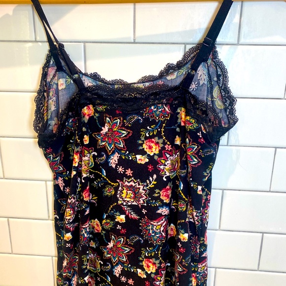 Floral Print with Lace Trim Tank - Picture 4 of 5